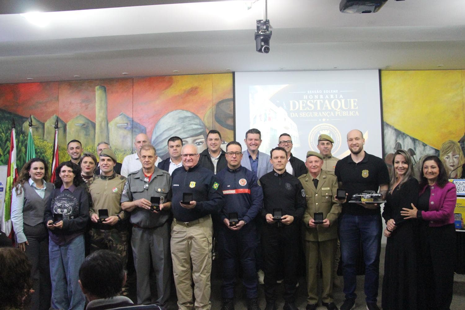 Concórdia Homenageia Profissionais Destaques da Segurança Pública em Solenidade na Câmara